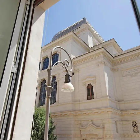 Luxury In The Ghetto's Heart *