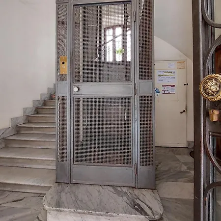 Luxury In The Ghetto's Heart Řím