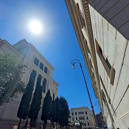 Luxury In The Ghetto's Heart *