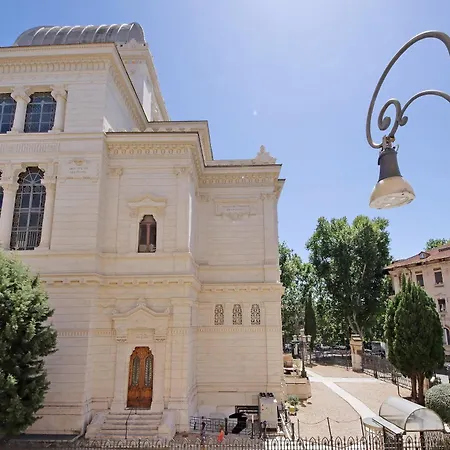 Luxury In The Ghetto's Heart Řím