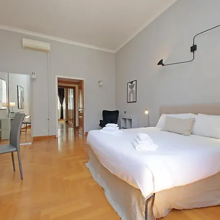 Luxury In The Ghetto's Heart * Řím