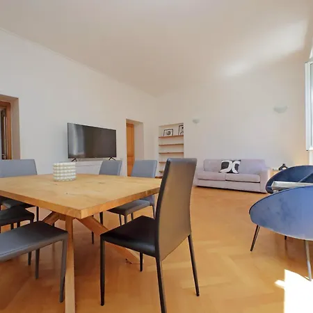 Luxury In The Ghetto's Heart *