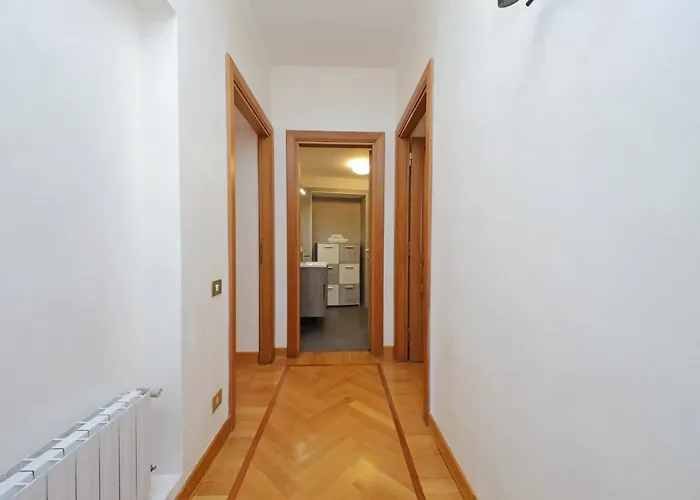 Luxury In The Ghetto's Heart * Roma