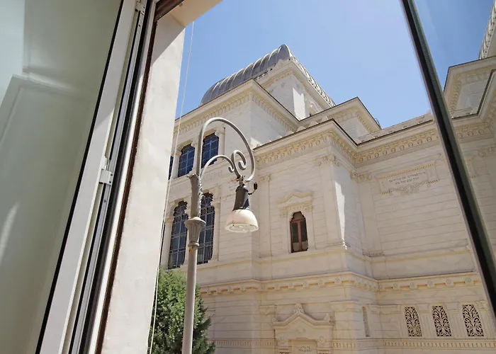 Luxury In The Ghetto's Heart *