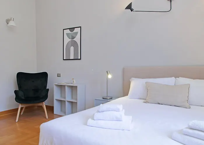 Luxury In The Ghetto's Heart * Roma